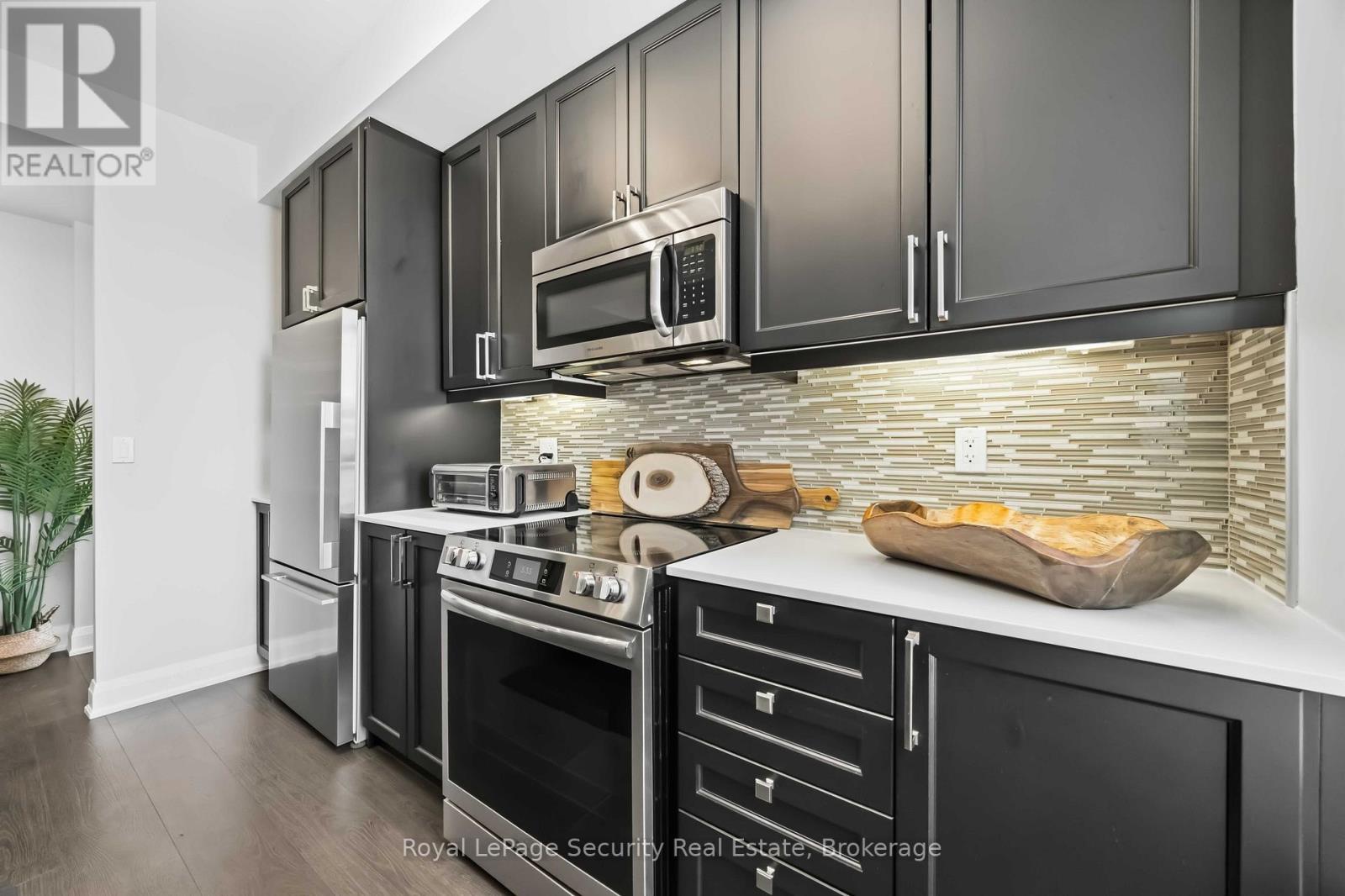 602 - 35 Fontenay Court Property Photo 25