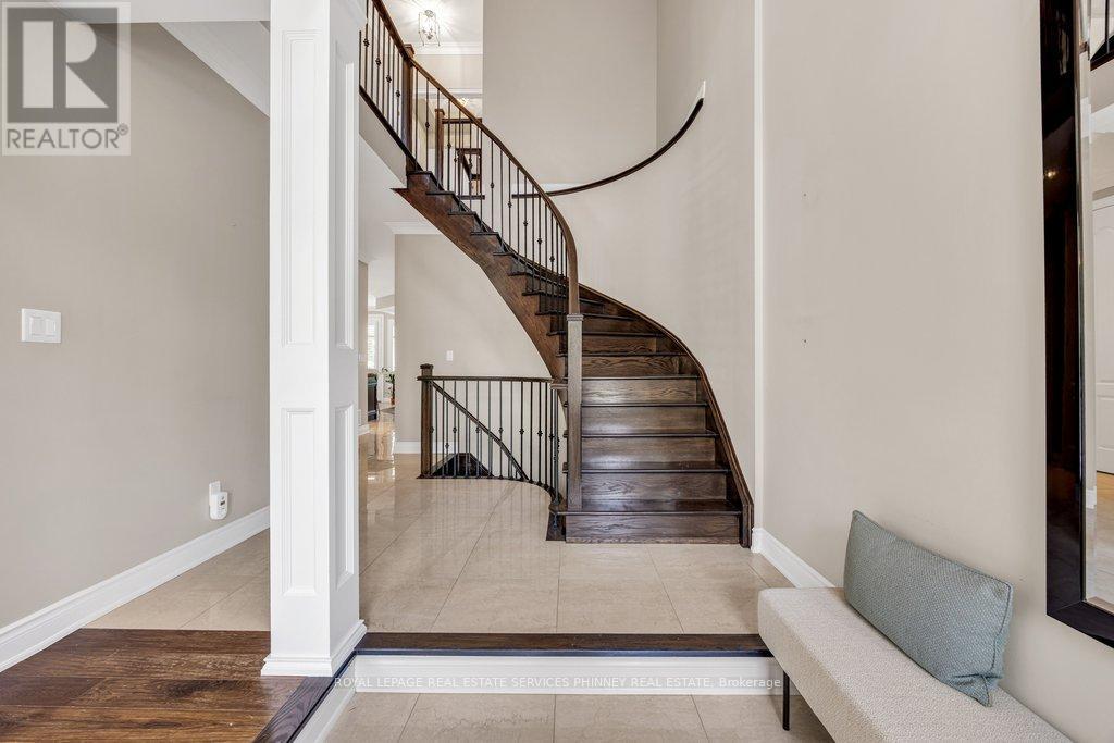 2444 Chateau Common Property Photo 4
