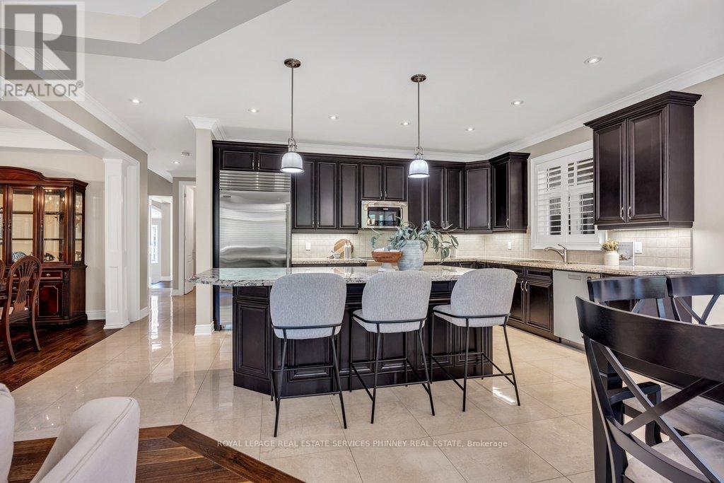 2444 Chateau Common Property Photo 8