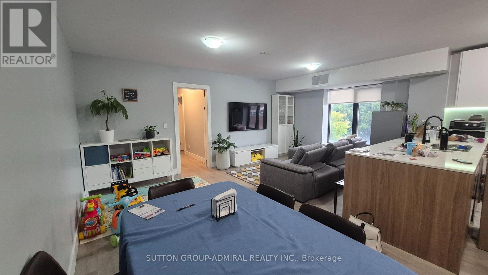 302 - 293 Viewmount Avenue Property Photo 7