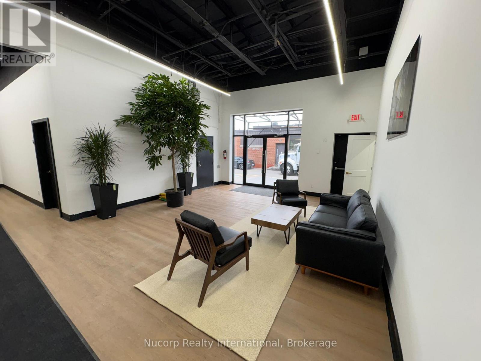 10 Plastics Avenue Property Photo 3