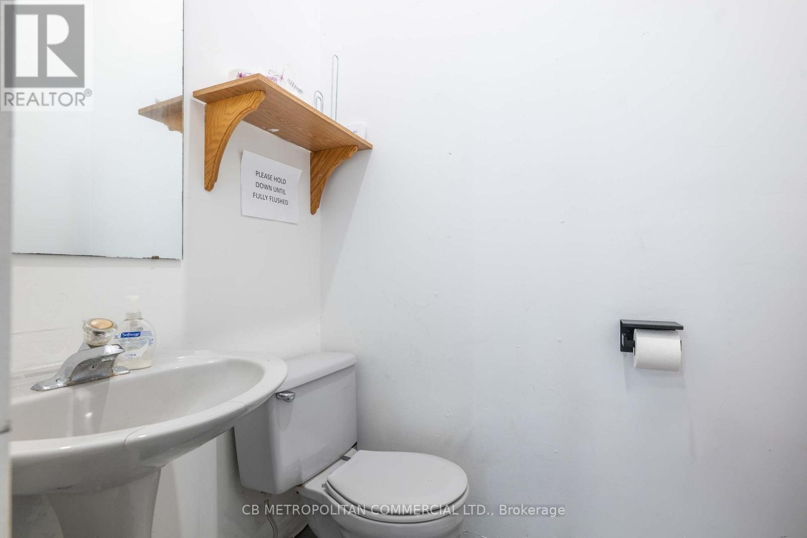 998 Bloor Street W Property Photo 8