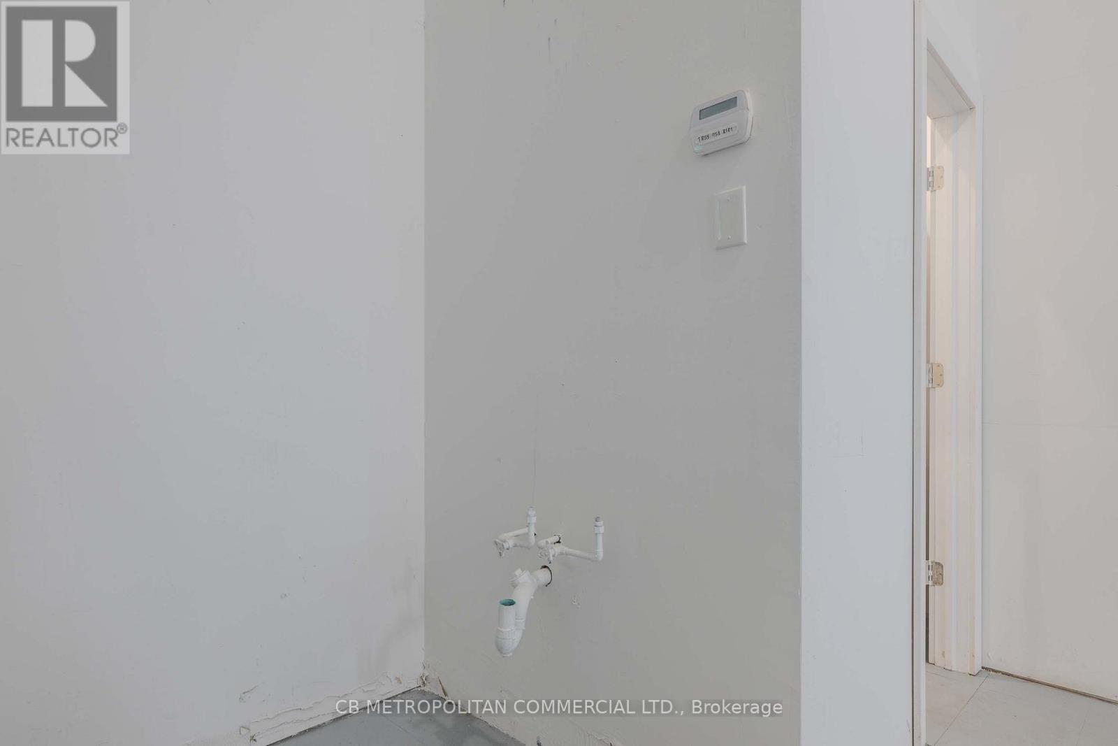998 Bloor Street W Property Photo 9