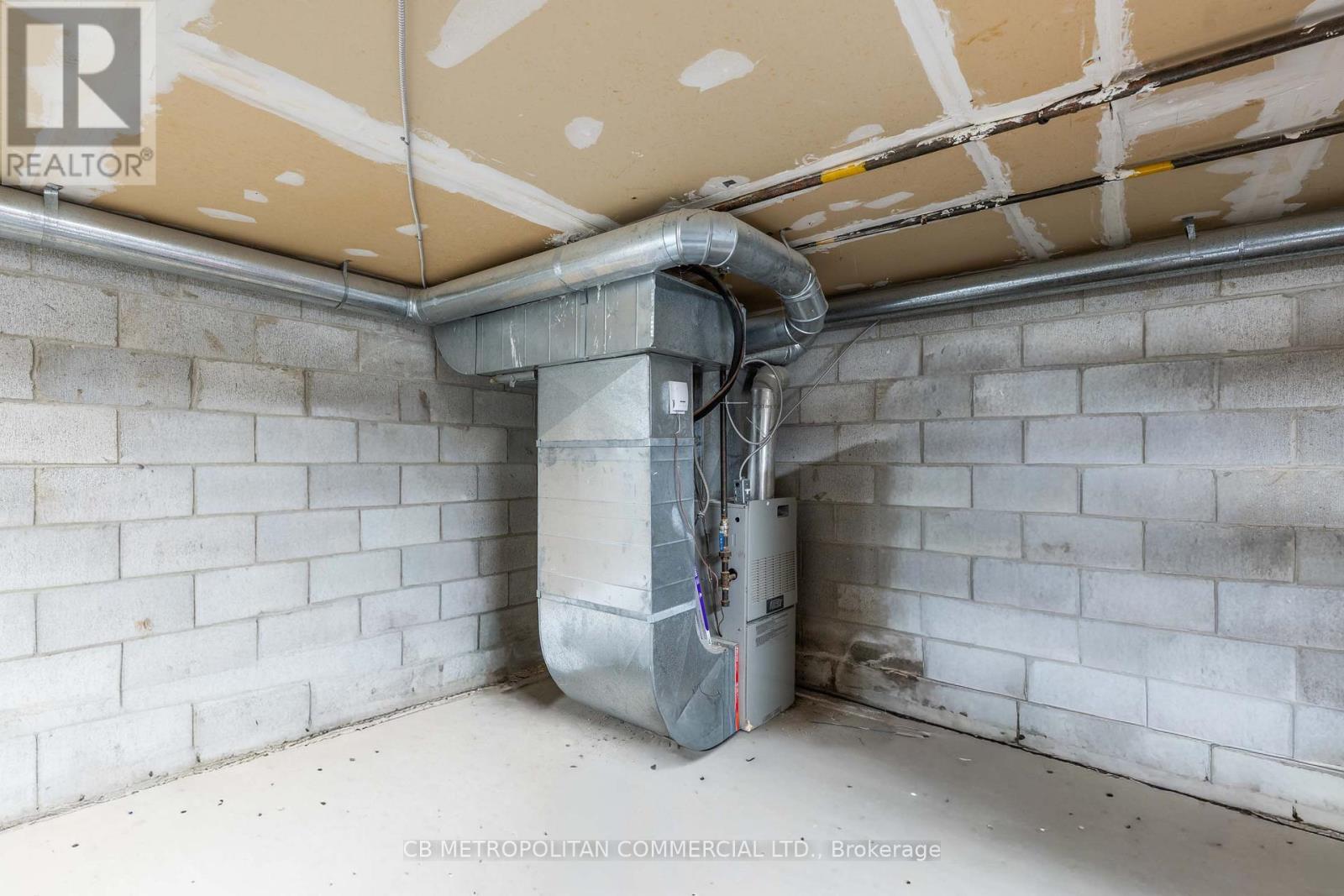 998 Bloor Street W Property Photo 11