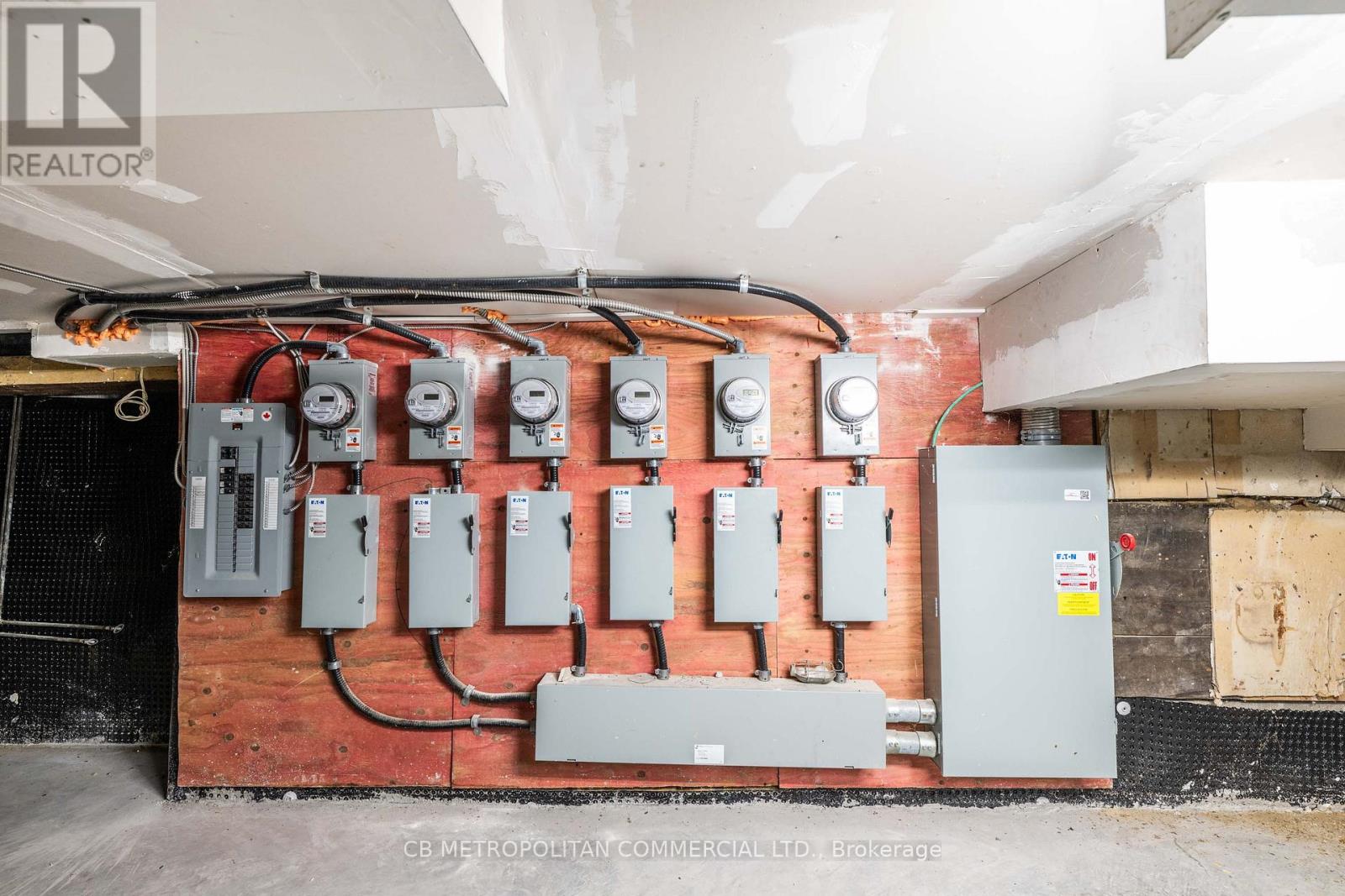 998 Bloor Street W Property Photo 12