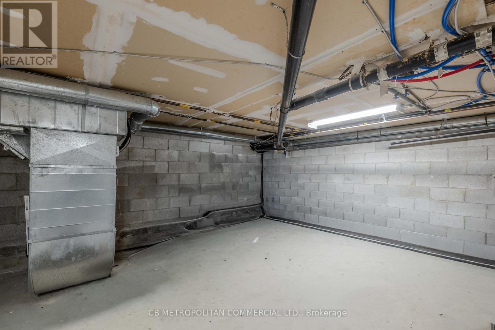 998 Bloor Street W Property Photo 13