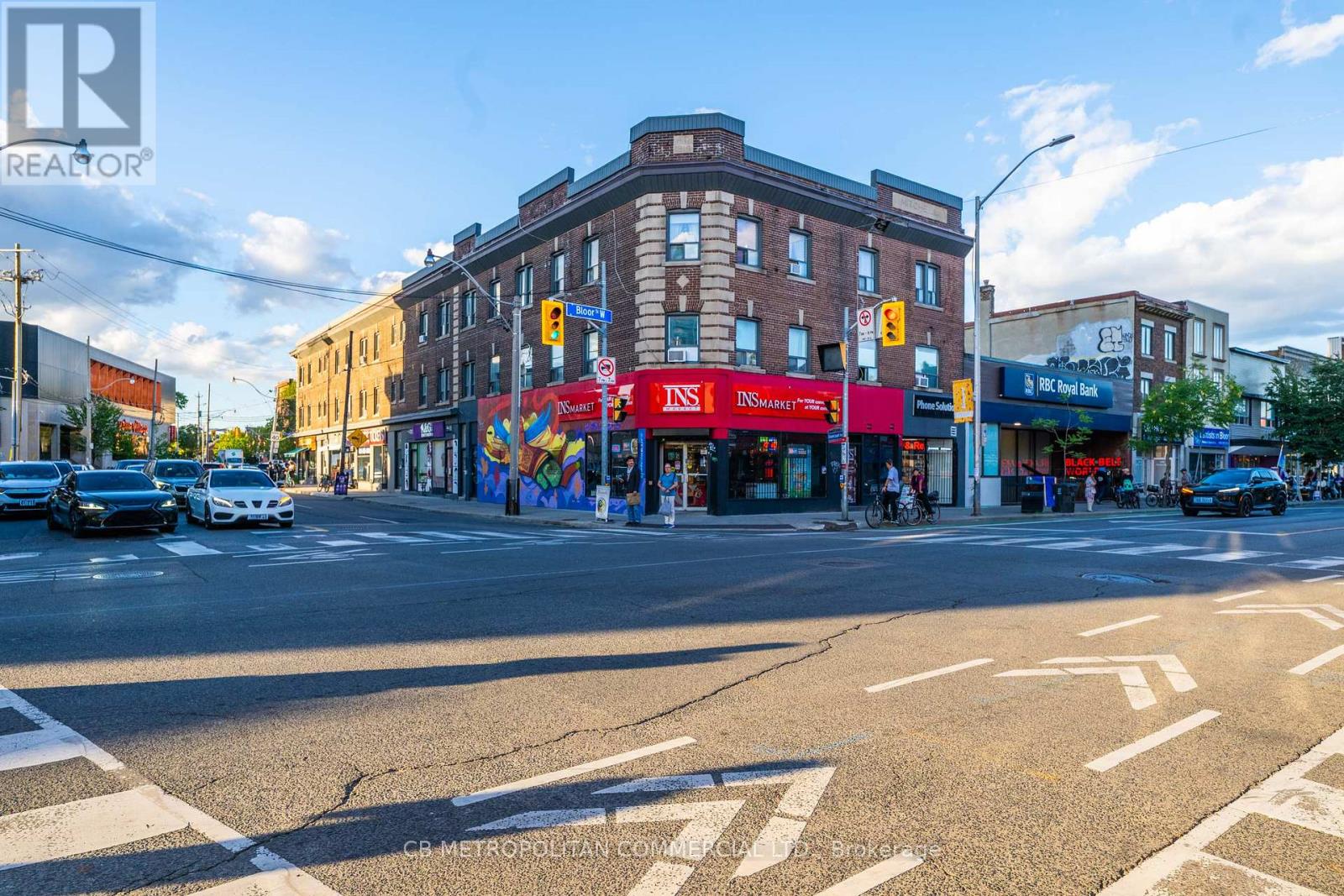 998 Bloor Street W Property Photo 17