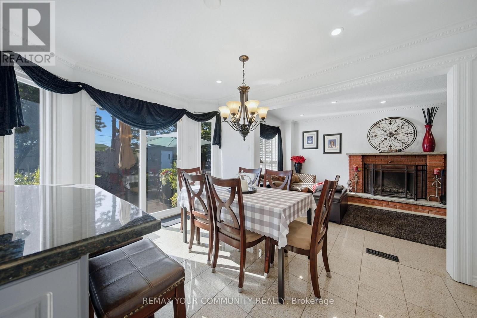 44 Candy Crescent W Property Photo 3