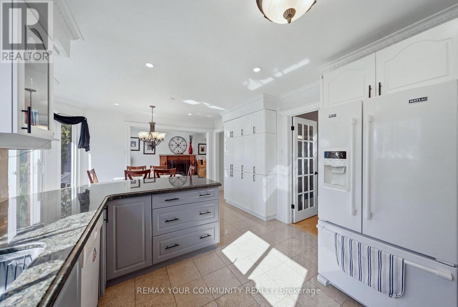 44 Candy Crescent W Property Photo 6
