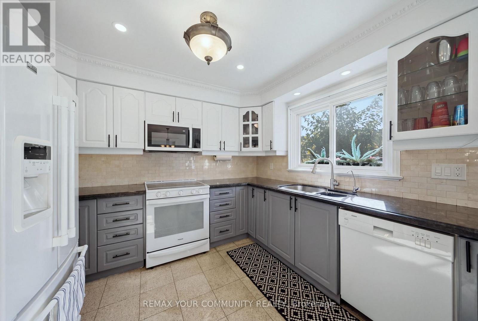 44 Candy Crescent W Property Photo 12