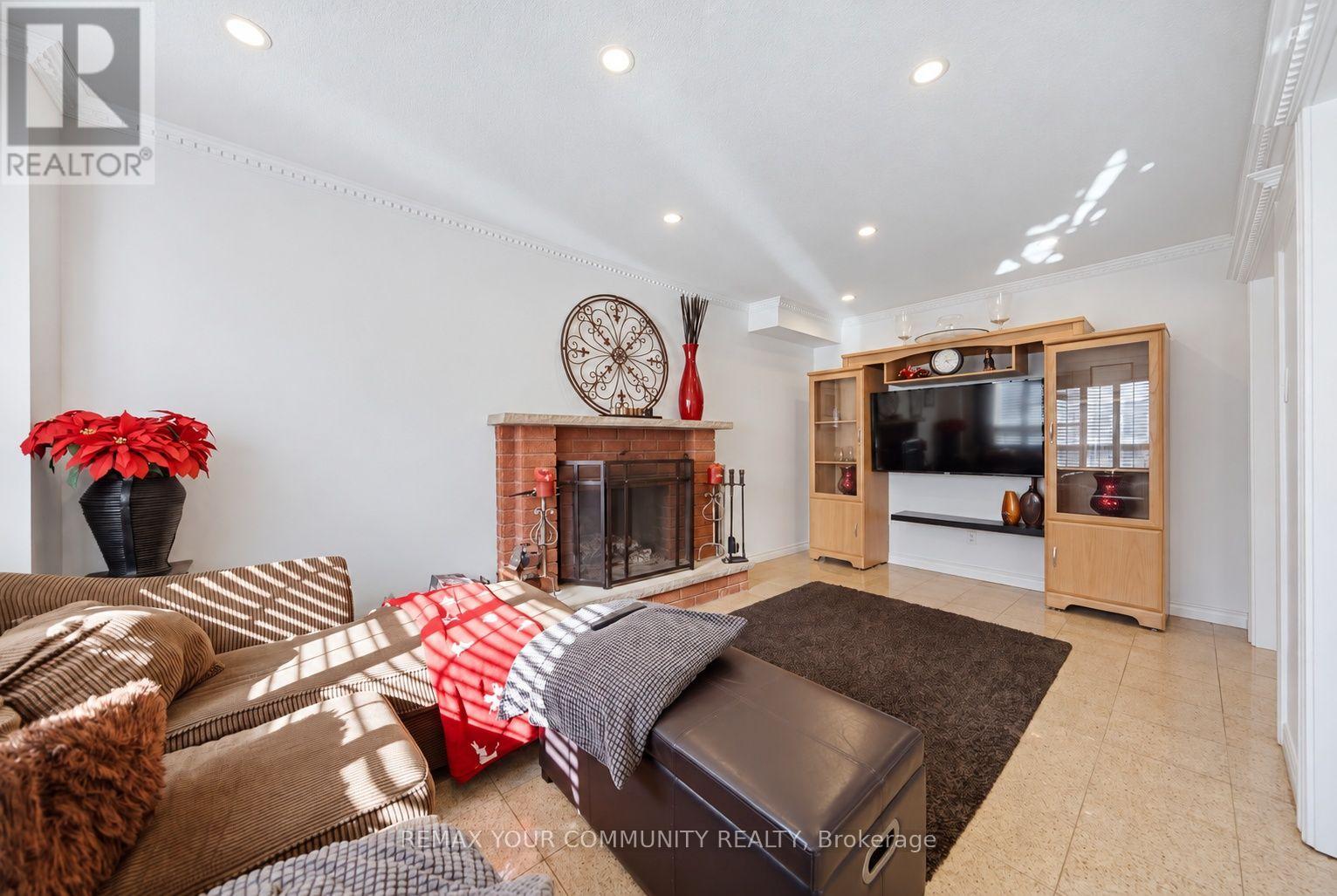 44 Candy Crescent W Property Photo 14
