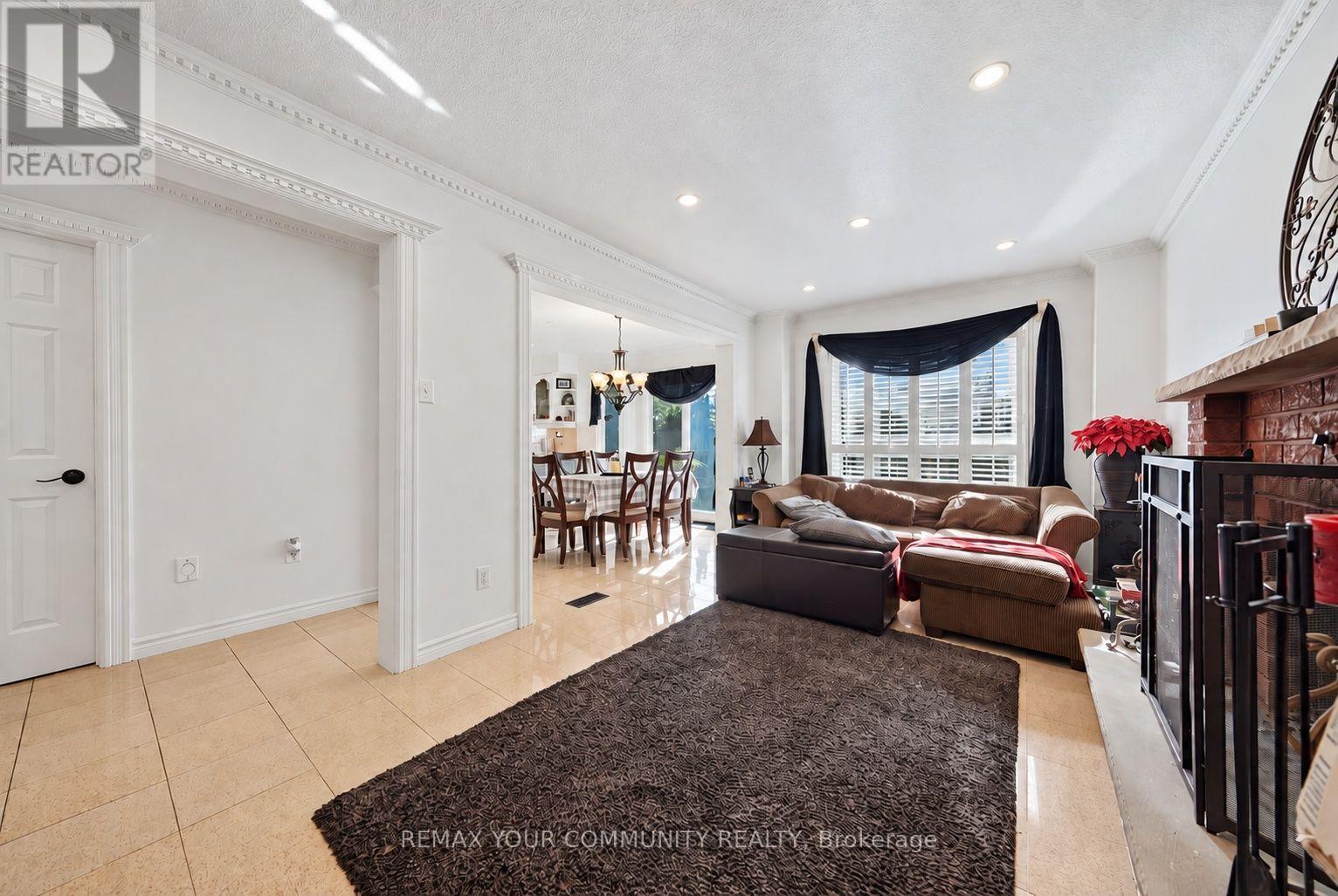 44 Candy Crescent W Property Photo 15