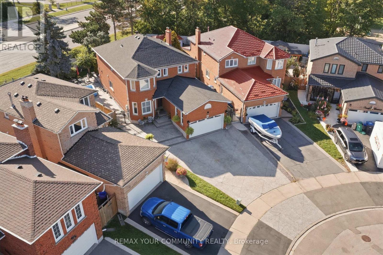44 Candy Crescent W Property Photo 48