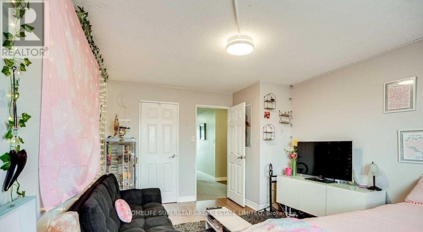 165 - 1066 Falgarwood Drive Property Photo 6