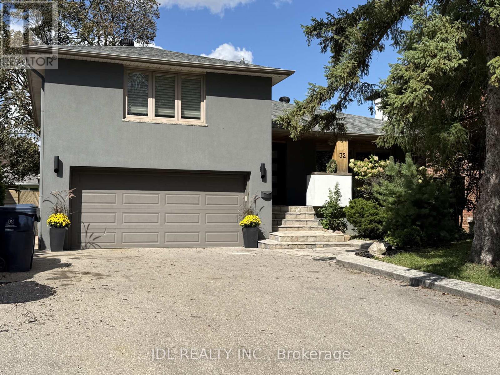 32 Ashmount Crescent Property Photo 1