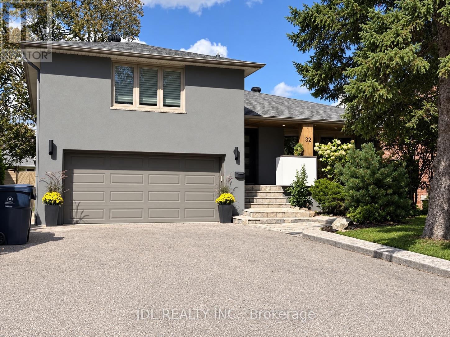 32 Ashmount Crescent Property Photo 1