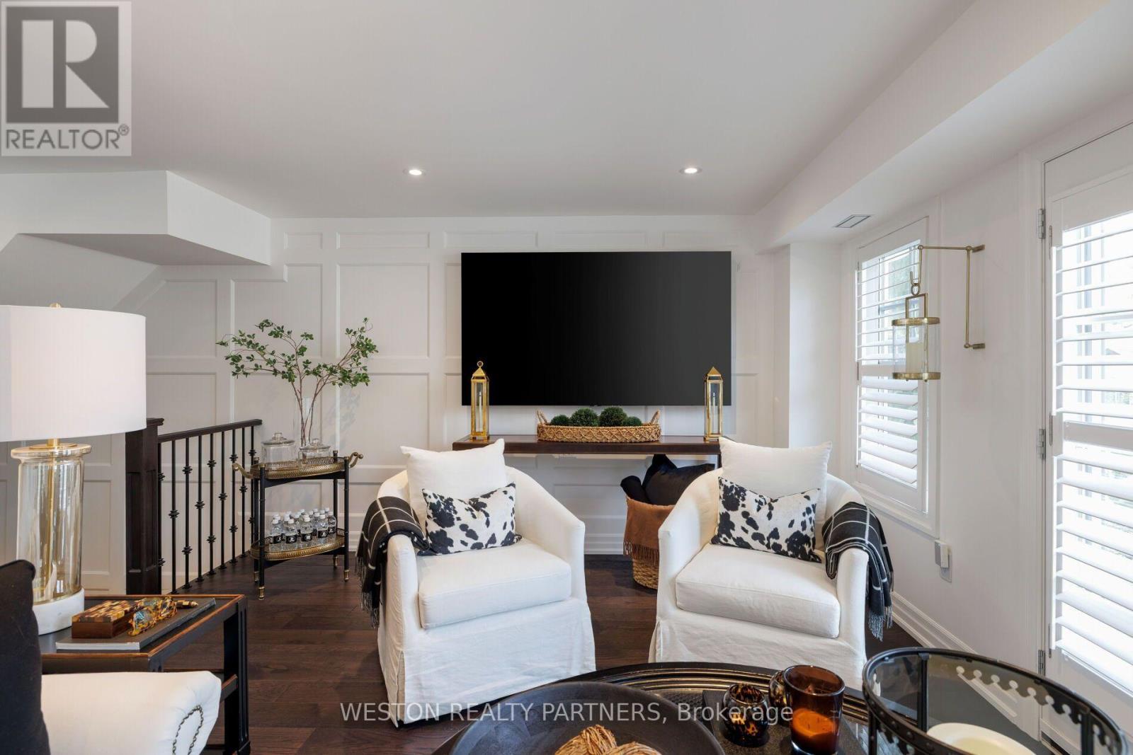 17 - 2369 Ontario Street Property Photo 23