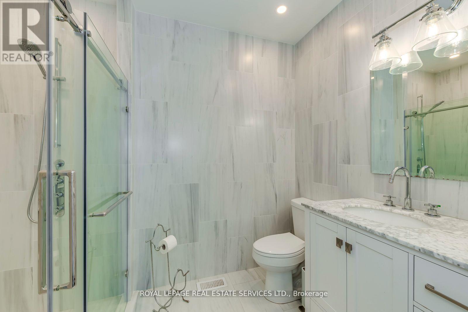 317 Queen Street S Property Photo 8