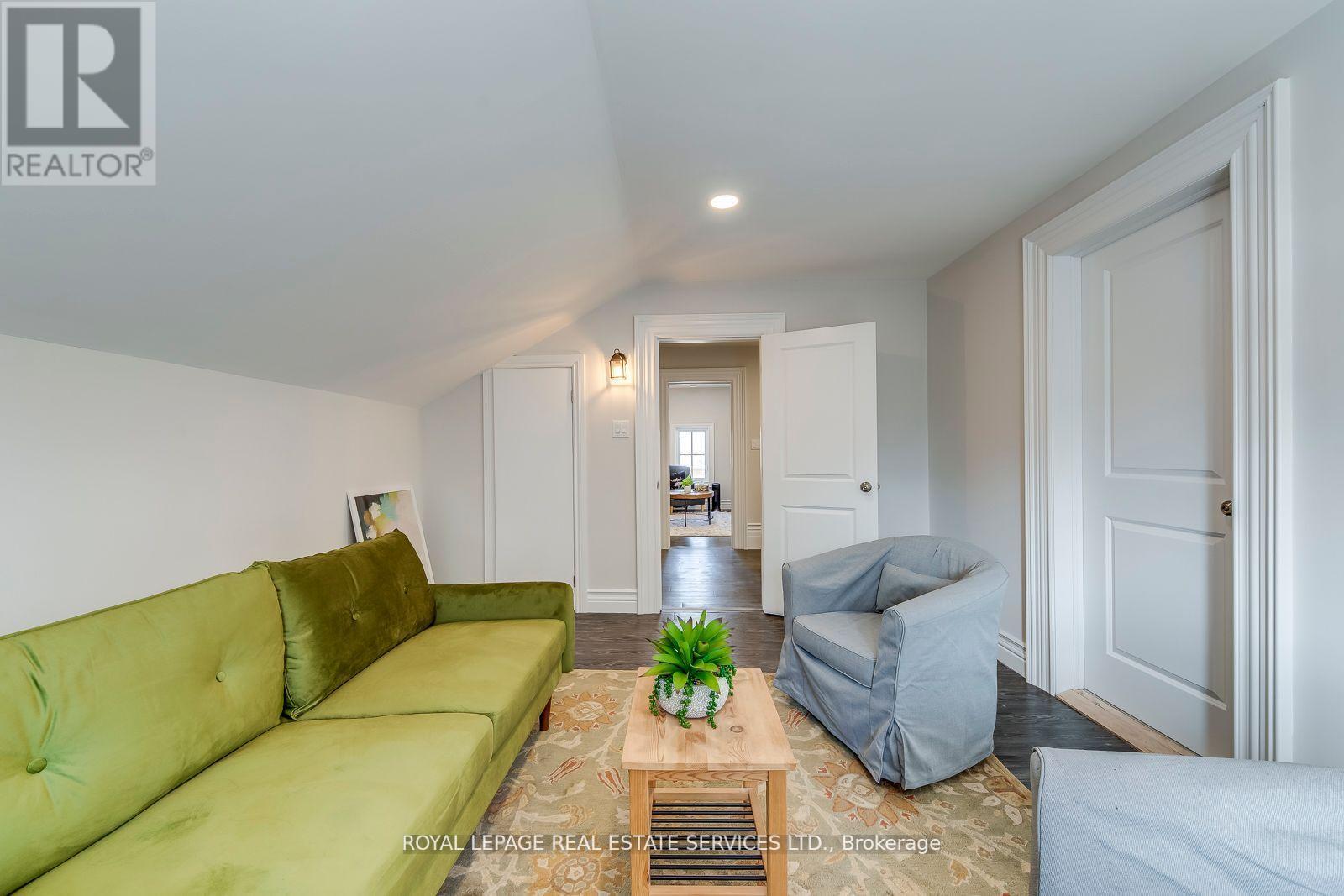 317 Queen Street S Property Photo 15