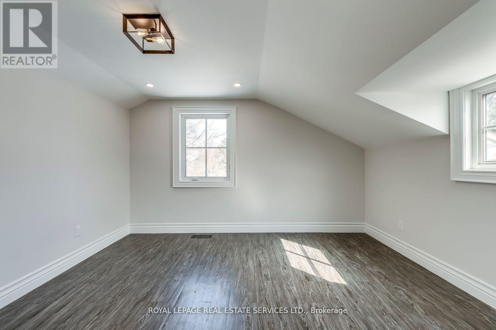 317 Queen Street S Property Photo 17