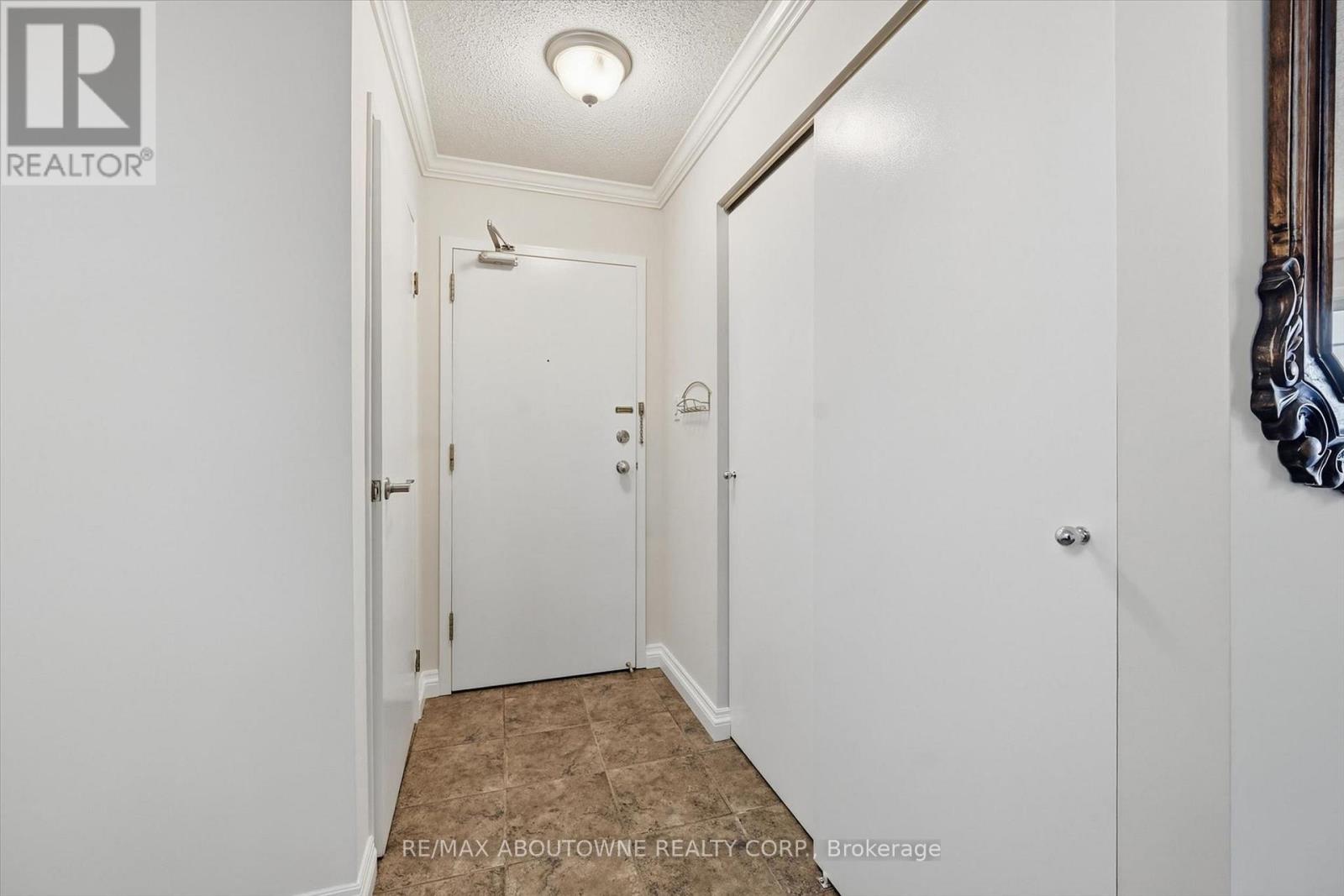 1121 - 1450 Glen Abbey Gate Property Photo 3