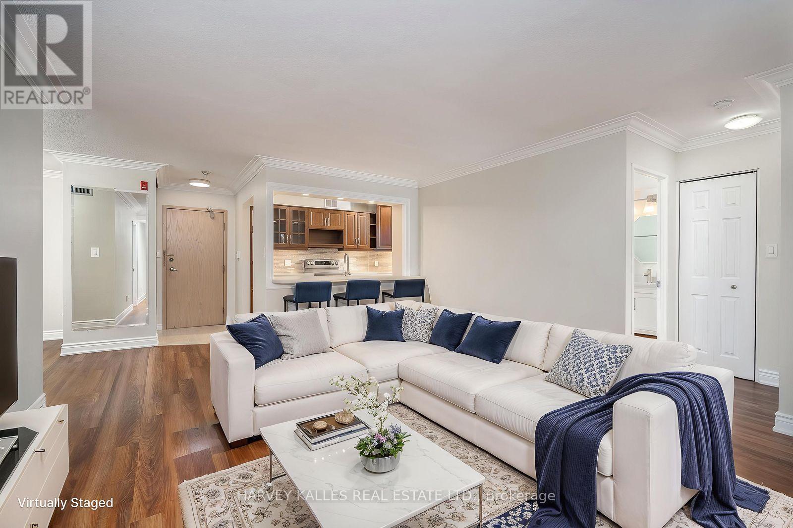 521 - 20 SOUTHPORT STREET Property Photo 1