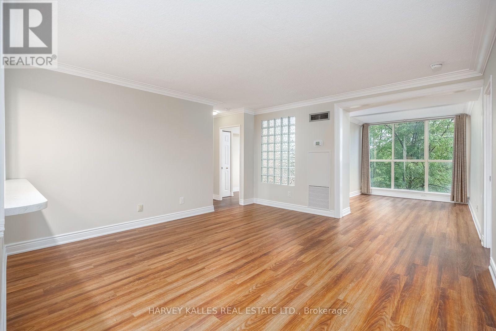 521 - 20 Southport Street Property Photo 5