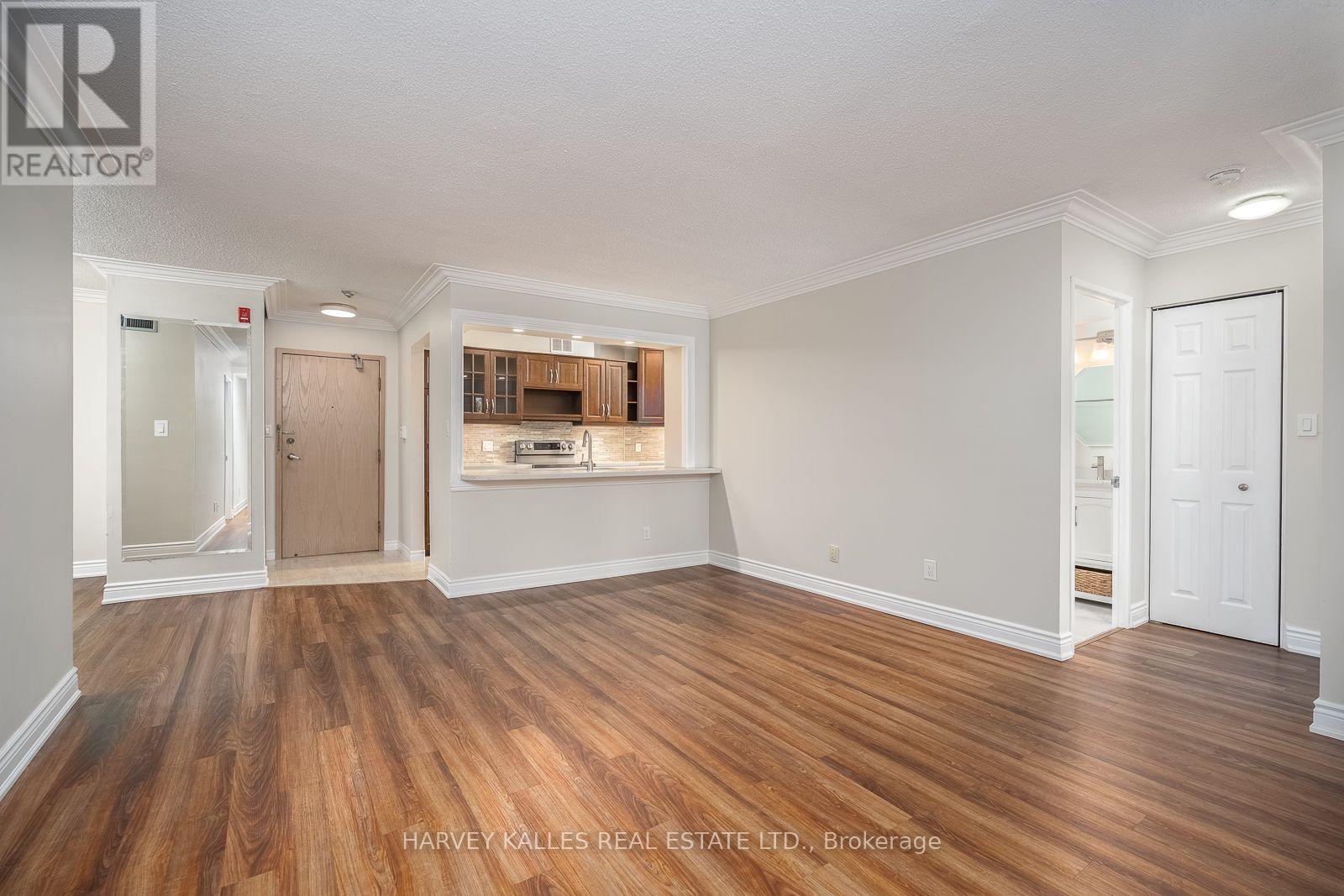 521 - 20 Southport Street Property Photo 6