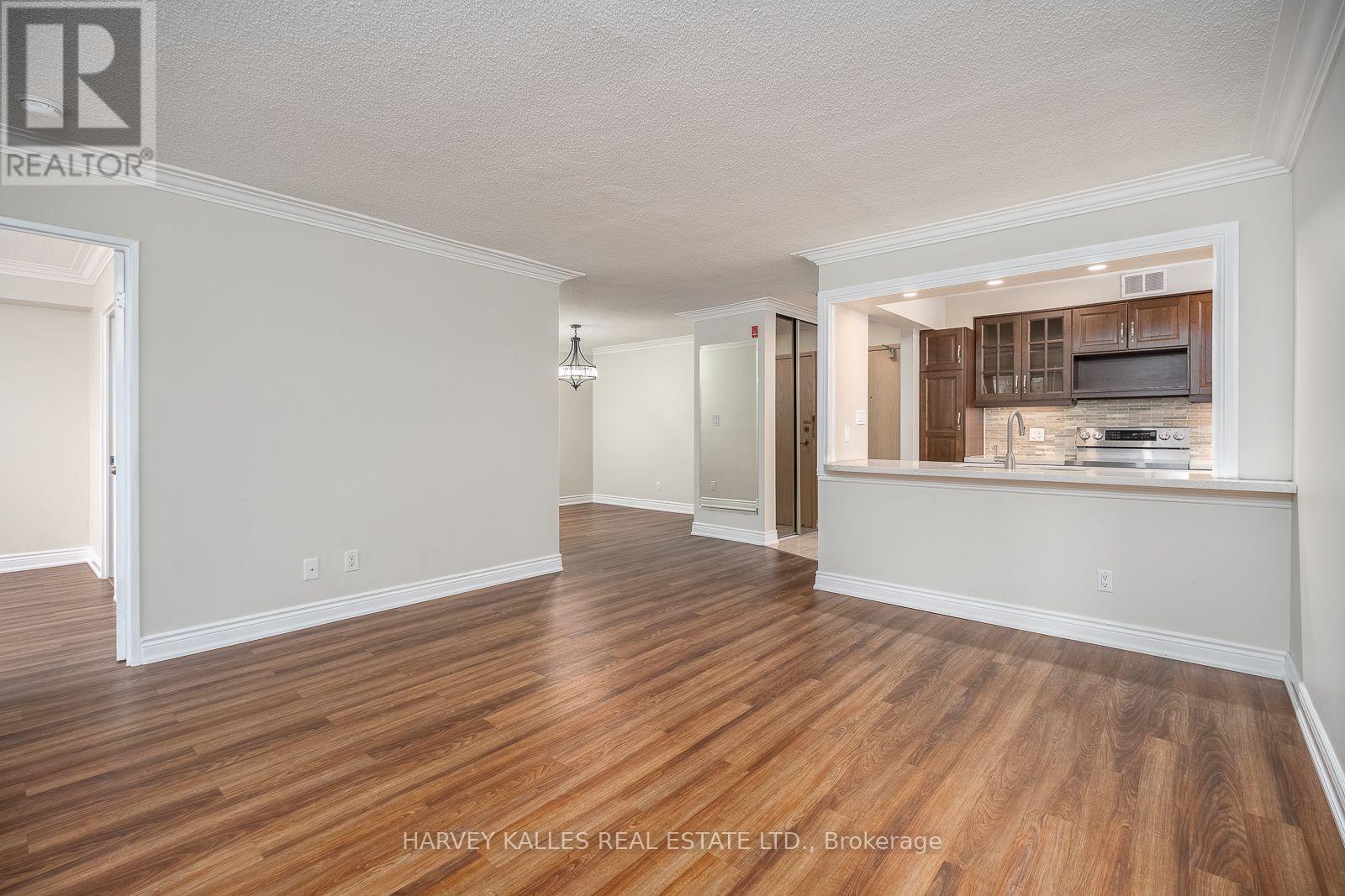 521 - 20 Southport Street Property Photo 7