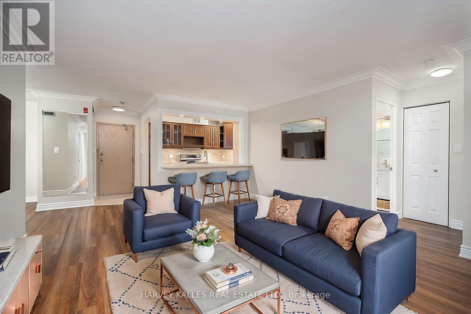 521 - 20 Southport Street Property Photo 8