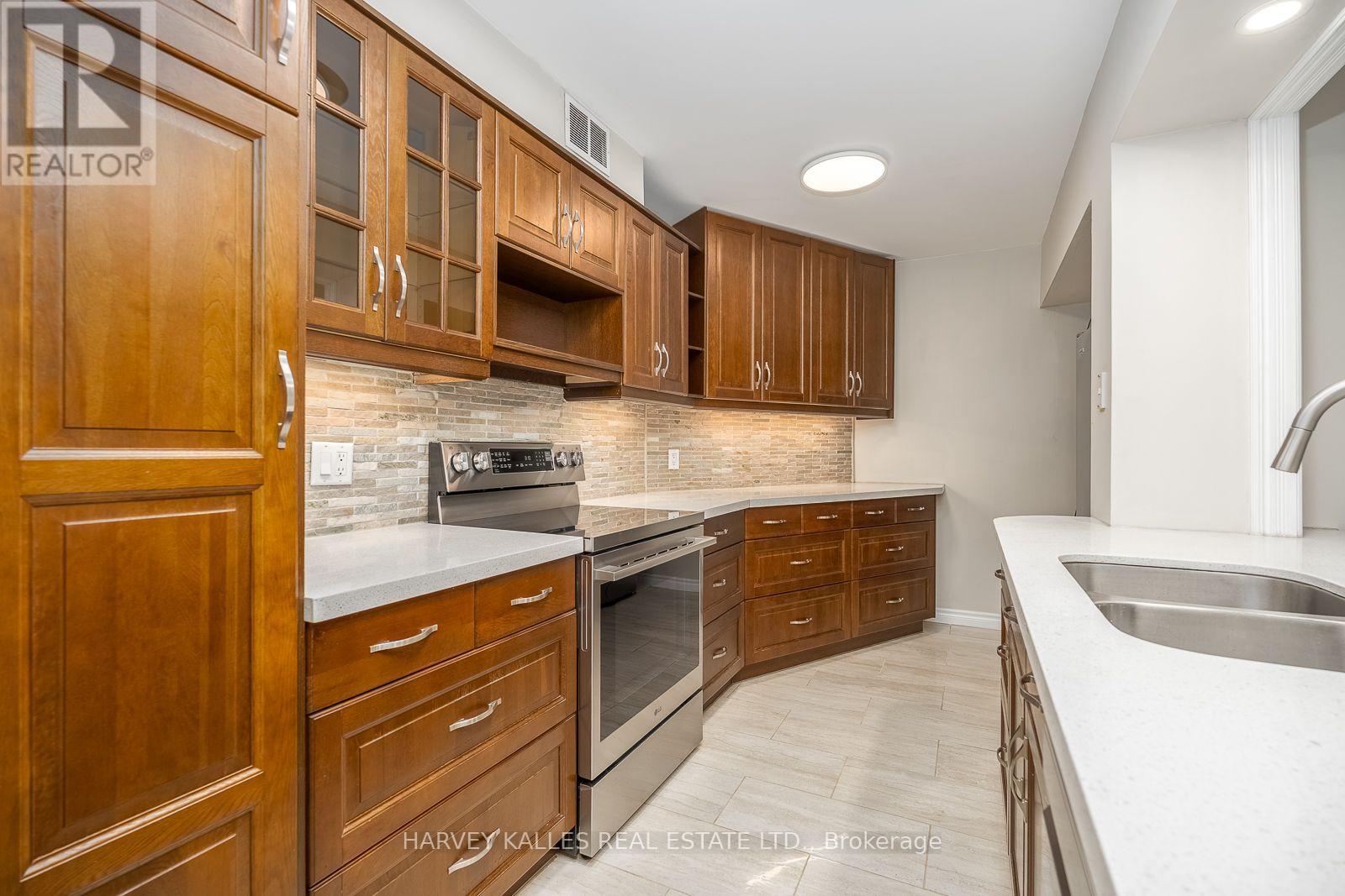 521 - 20 Southport Street Property Photo 10