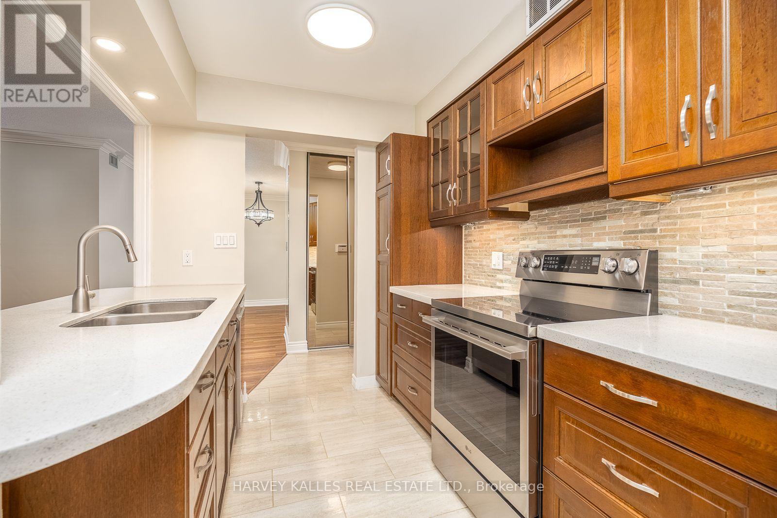 521 - 20 Southport Street Property Photo 12