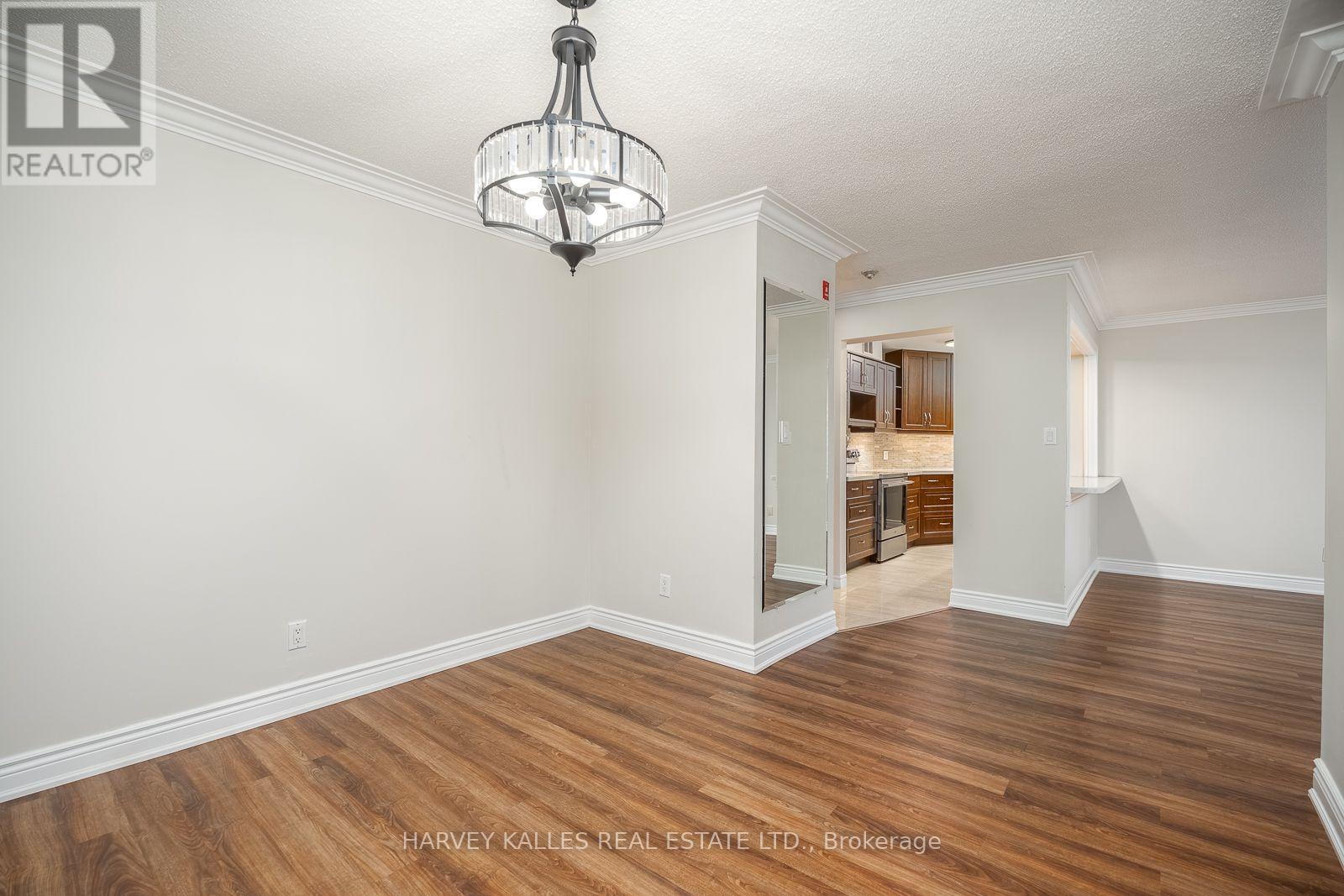 521 - 20 Southport Street Property Photo 15