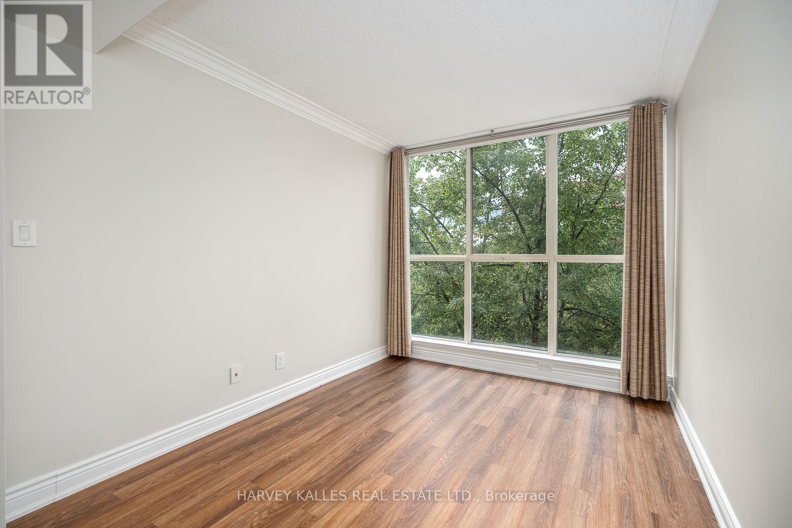 521 - 20 Southport Street Property Photo 16