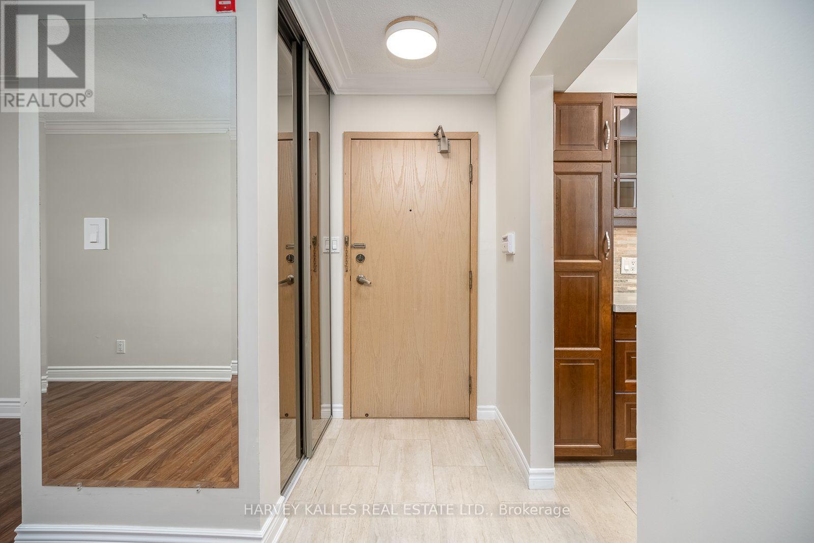 521 - 20 Southport Street Property Photo 19