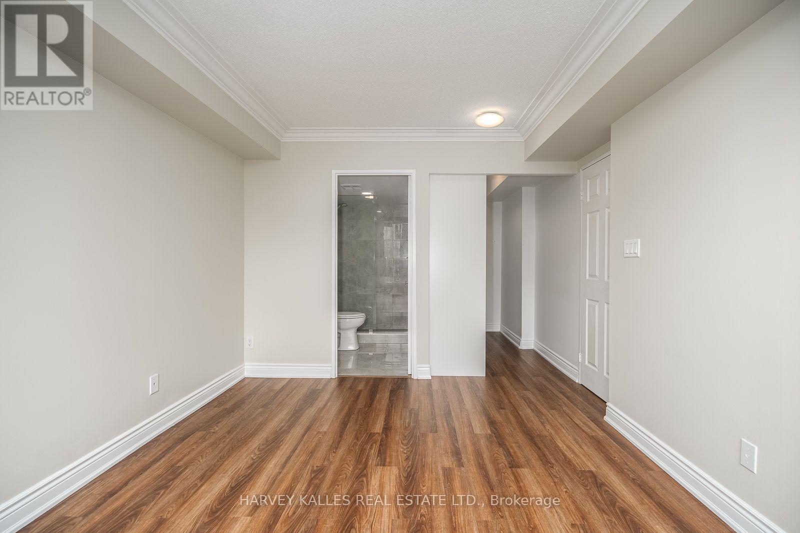 521 - 20 Southport Street Property Photo 22