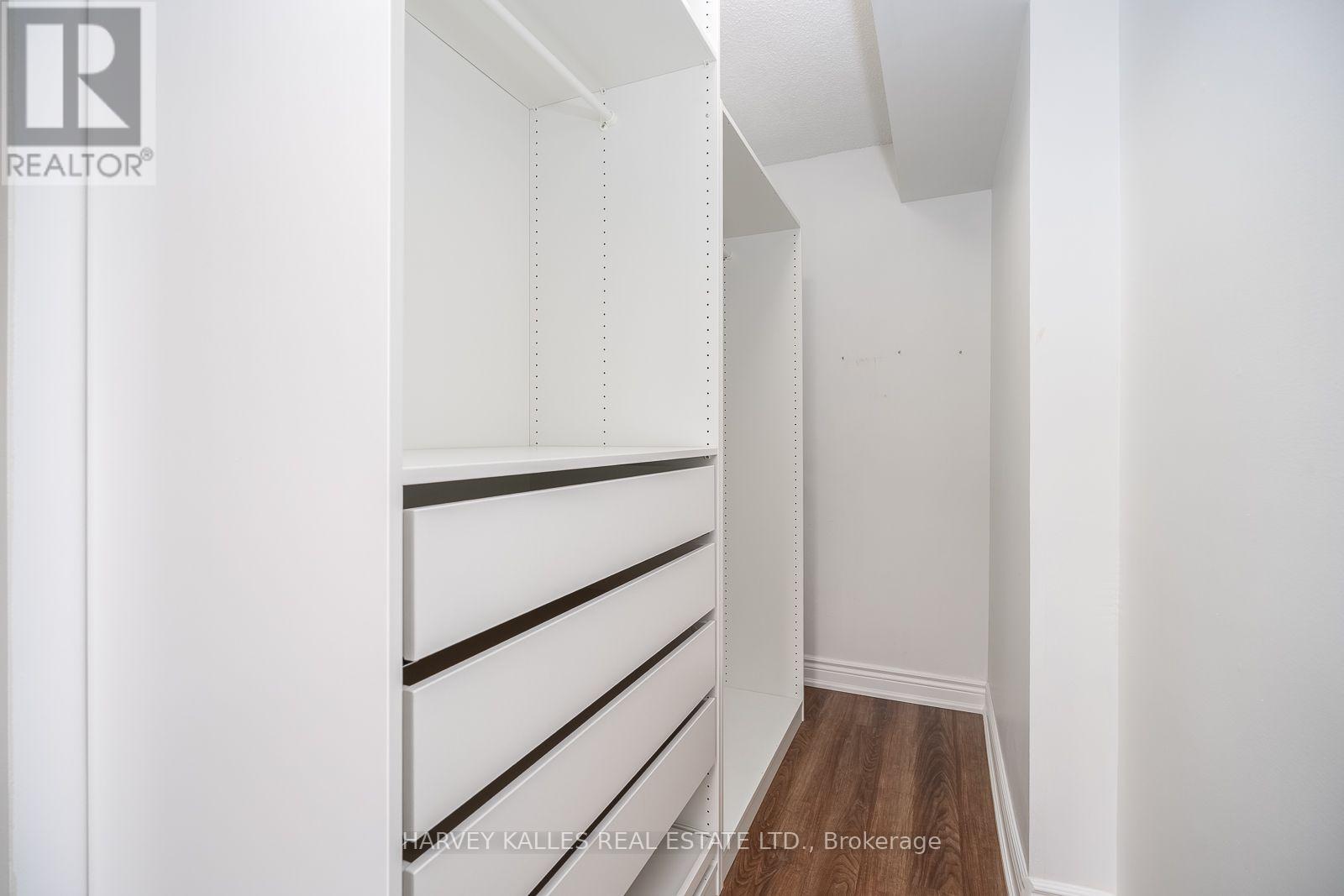 521 - 20 Southport Street Property Photo 23