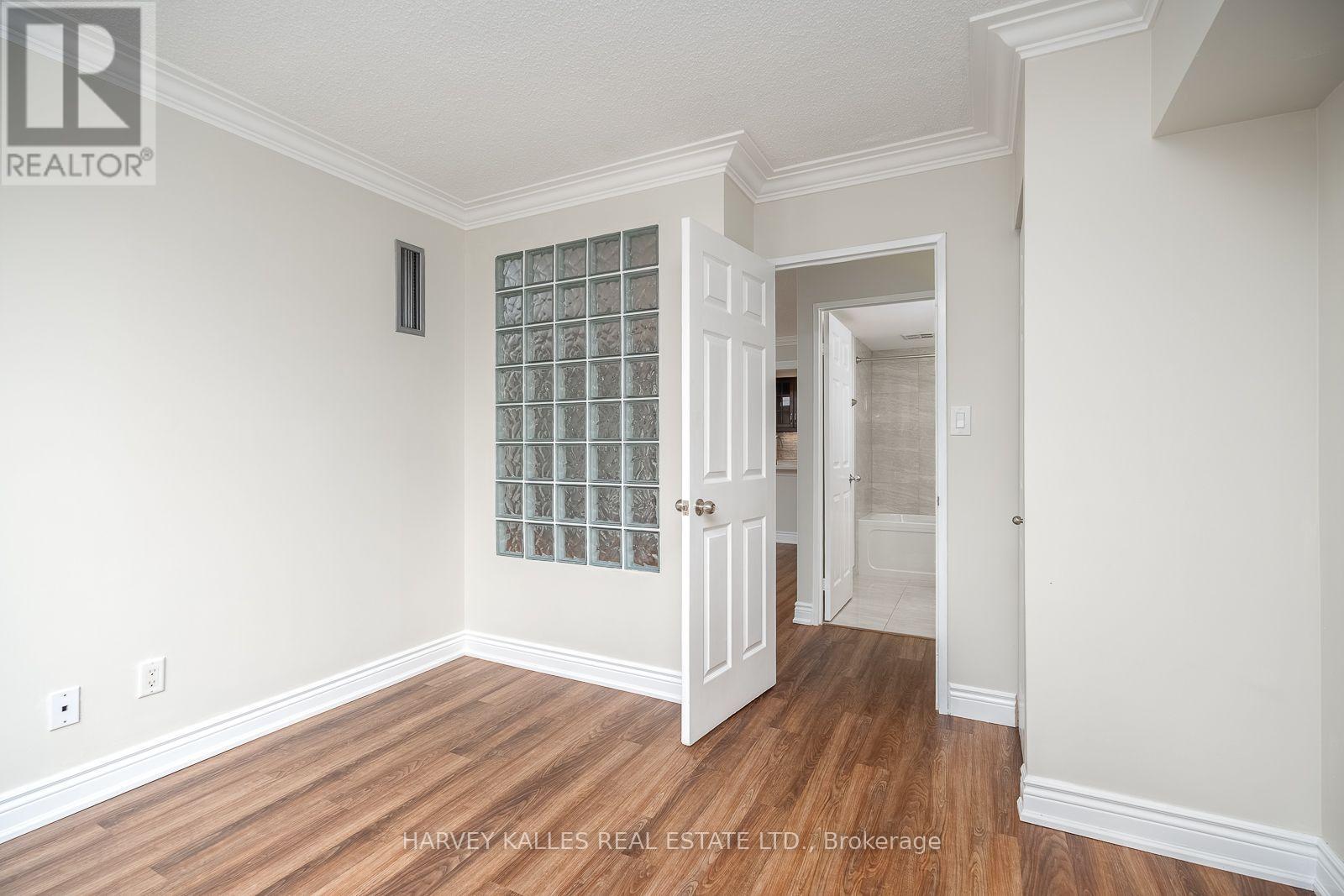 521 - 20 Southport Street Property Photo 26