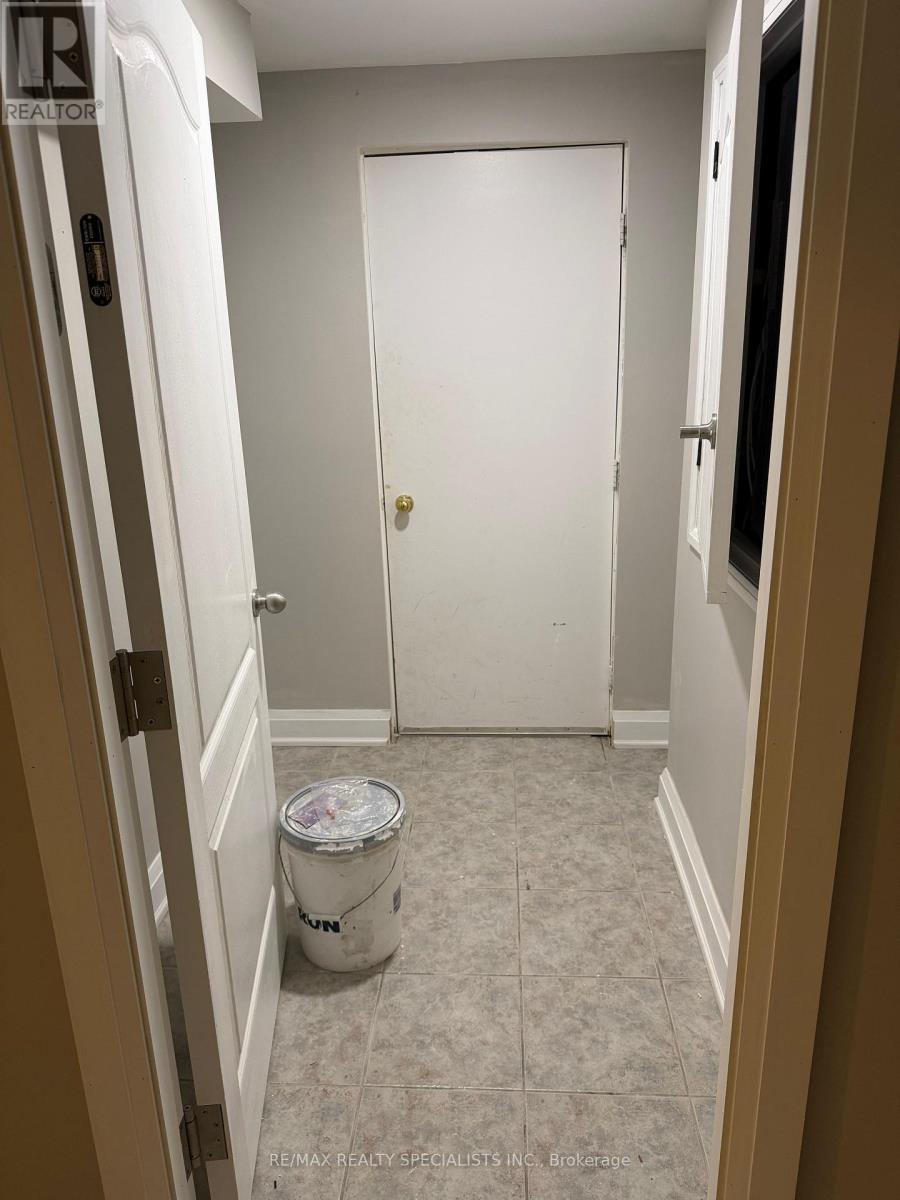 19 Mannel (basement) Crescent Property Photo 1