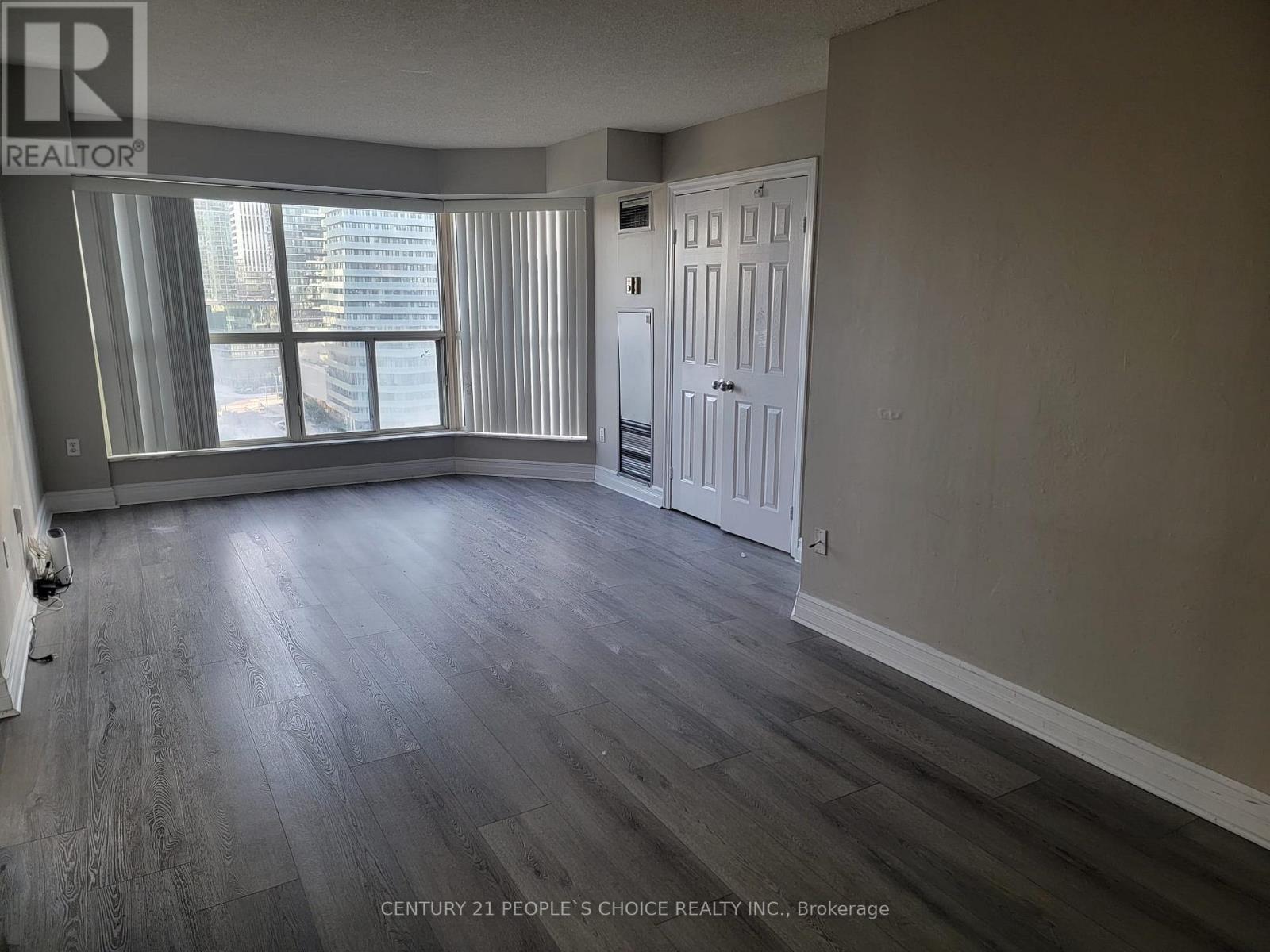 1601 - 335 Webb Drive Property Photo 6
