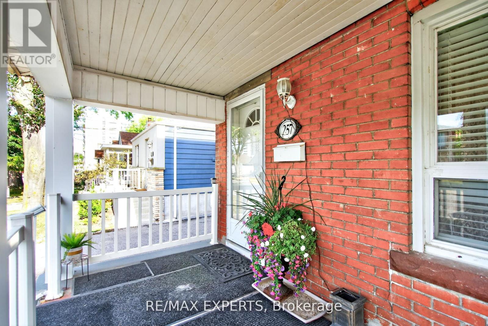 257 John Street Property Photo 4