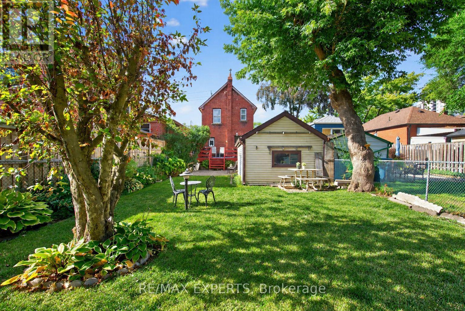 257 John Street Property Photo 33