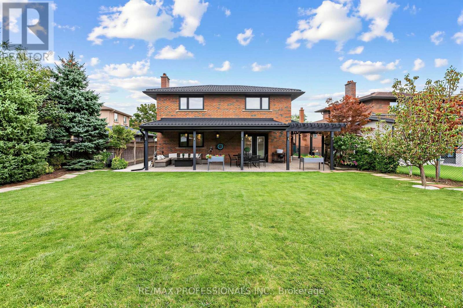 182 Gracefield Avenue Property Photo 1