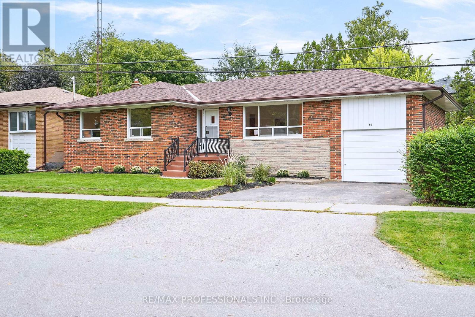 45 Fernalroy Boulevard Property Photo 1