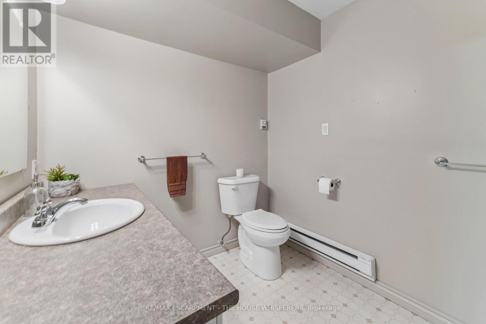 1250 Arkell Road Property Photo 24