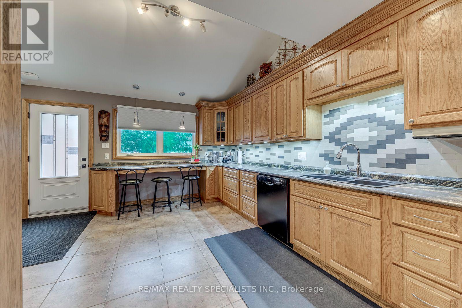 4089 Barbican Drive Property Photo 4