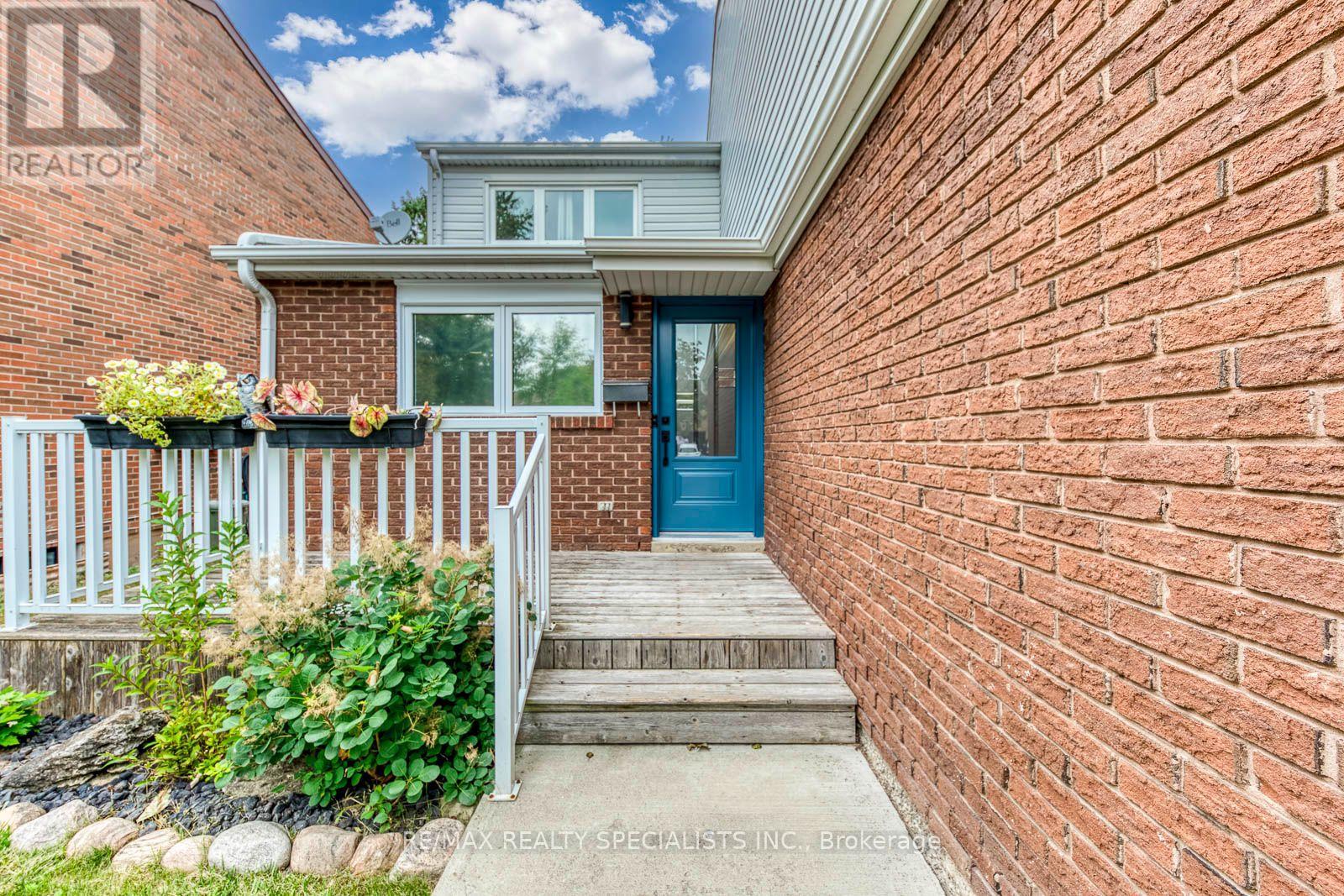 4089 Barbican Drive Property Photo 6