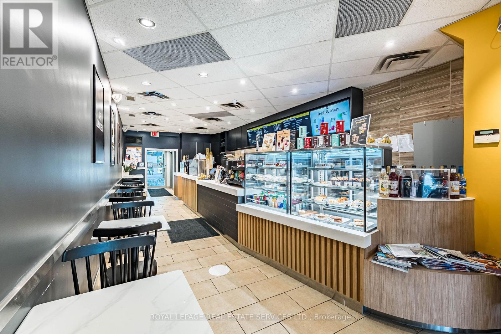 2340 Bloor Street W Property Photo 6