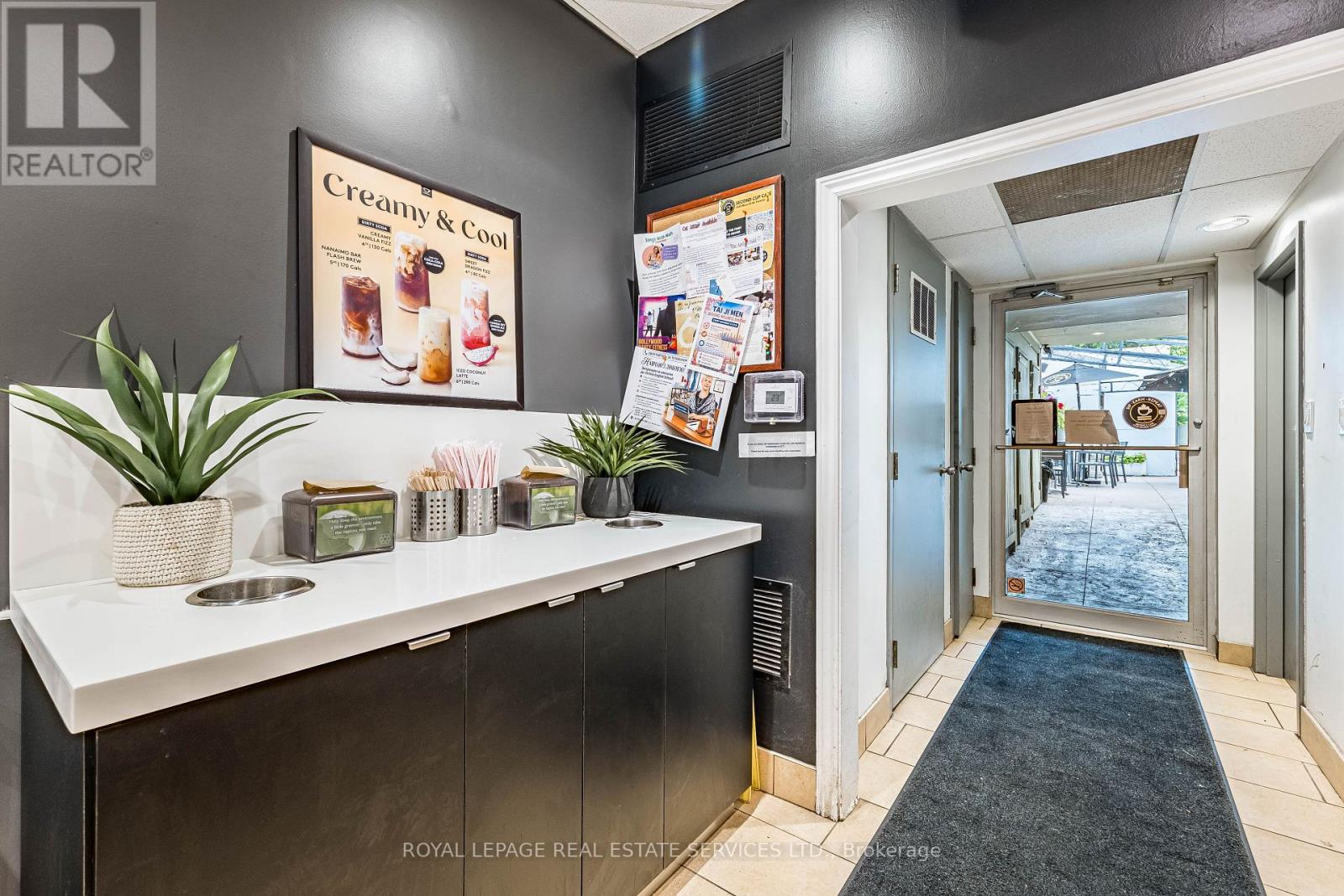 2340 Bloor Street W Property Photo 11