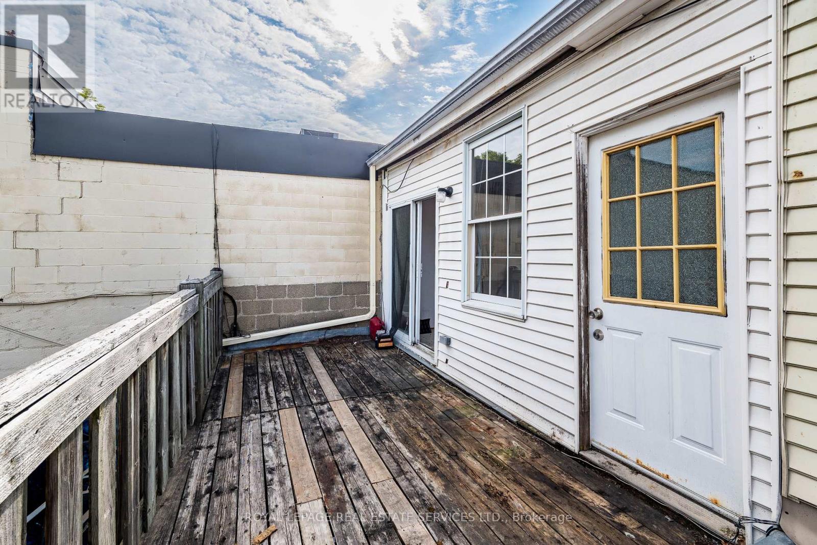 2340 Bloor Street W Property Photo 15